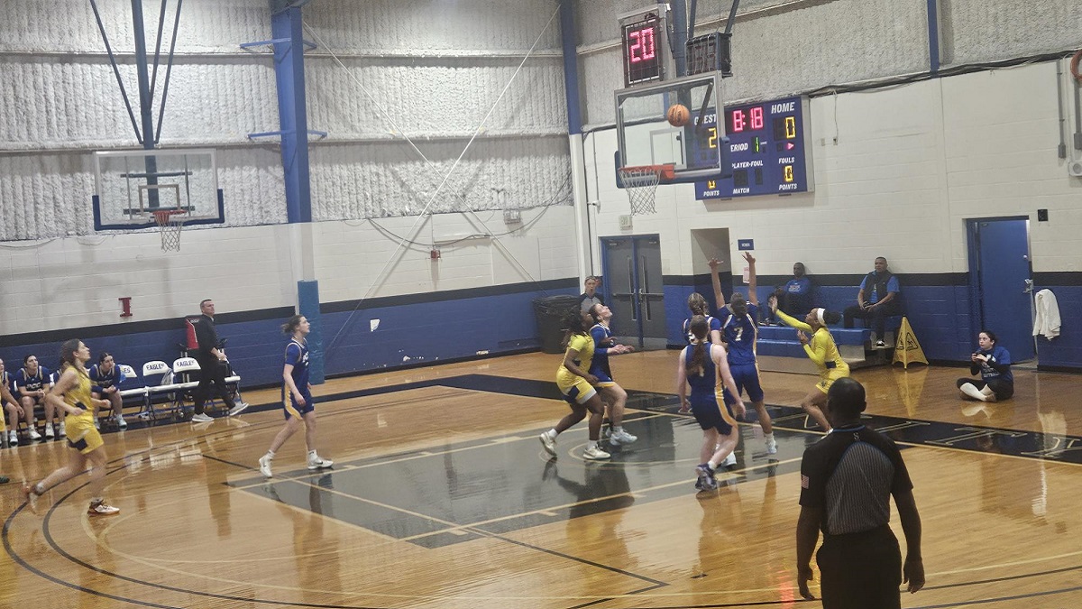 Women's Basketball: Eagles Battle #1 PCC to Final Minutes