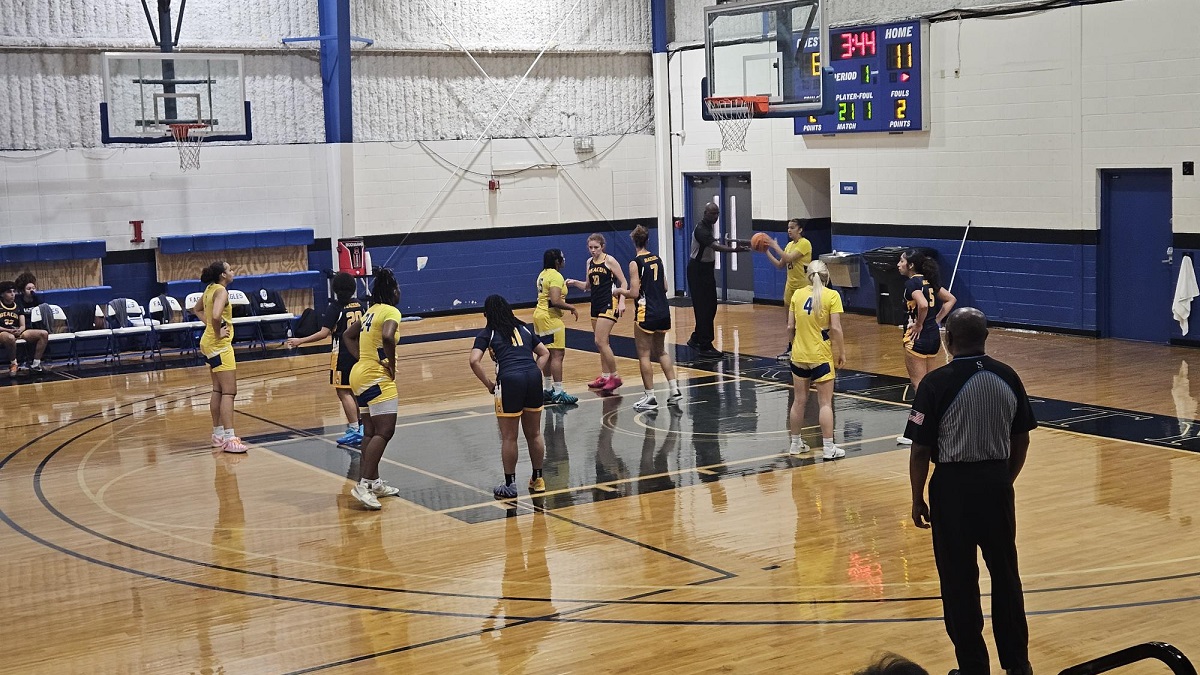 Women's Basketball: Smith, Parrish Surpass 20 in Win over Beacon