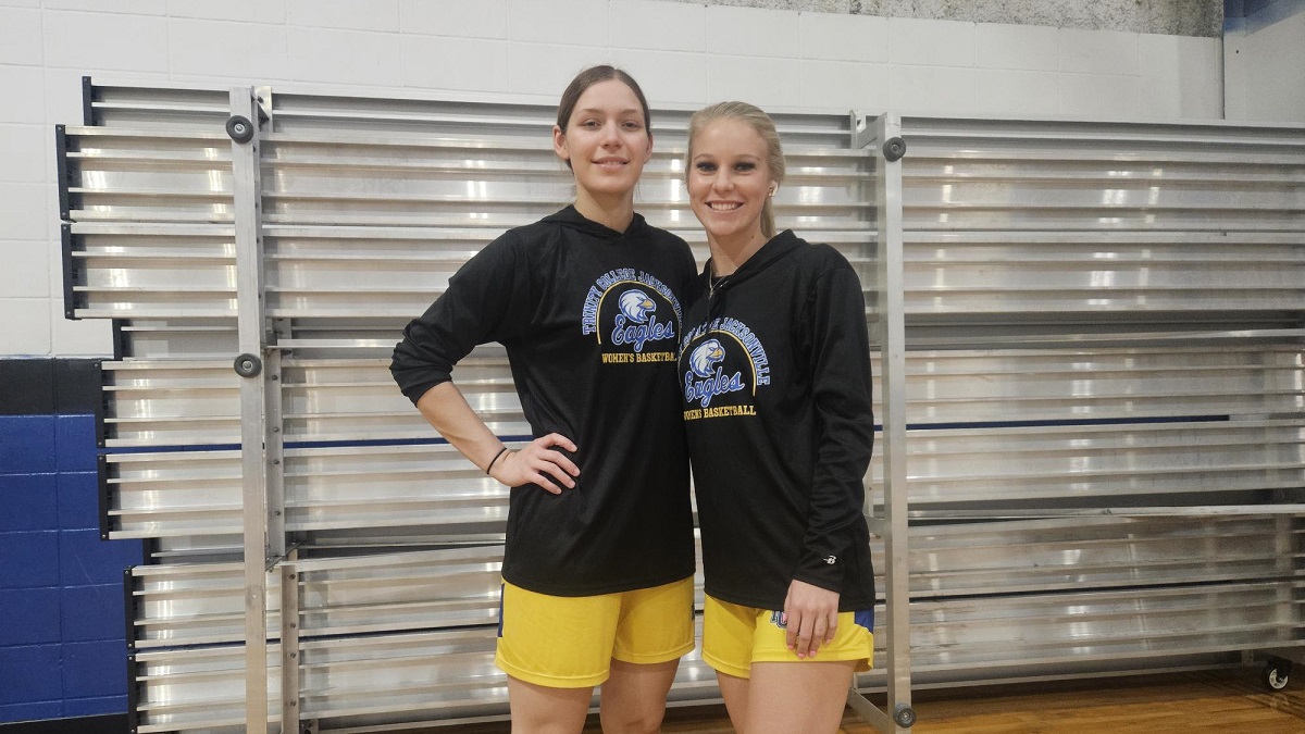 Seniors Caroline Smith and Emma Parrish